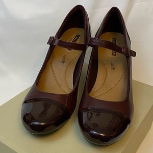Clarks Women’s Garnit Tianna Dress Pump. Size 11 in Burgundy.